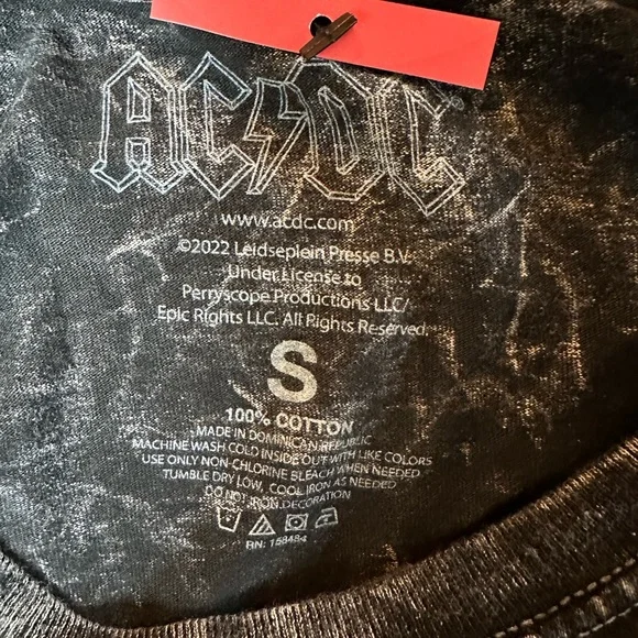 ⚡️NWT AC/DC Concert T-Shirt Black Acid Wash size small Hot Topic ⚡️ - Picture 7 of 7